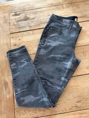Women’s Democracy Gray Camo Stretch skinny Jeans. Super soft, comfy and stretchy